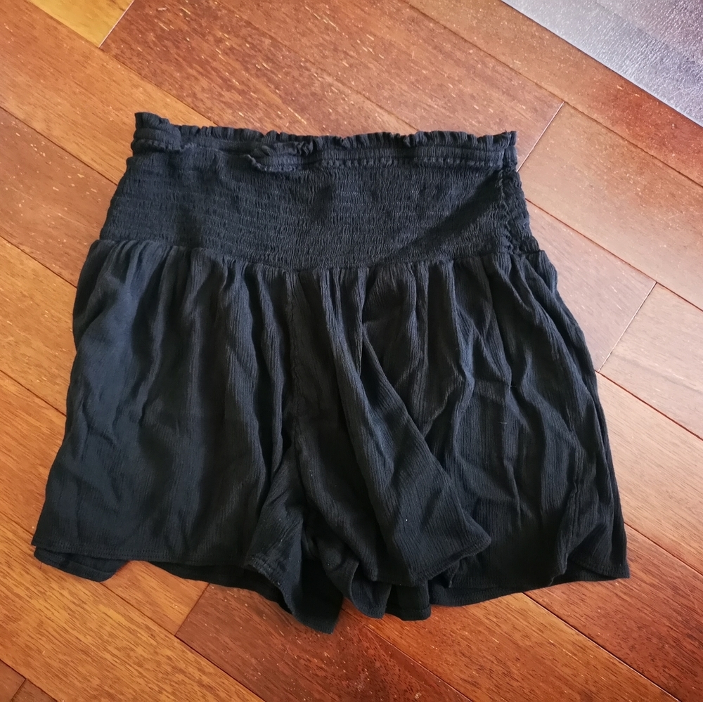 American eagle flowy black shorts